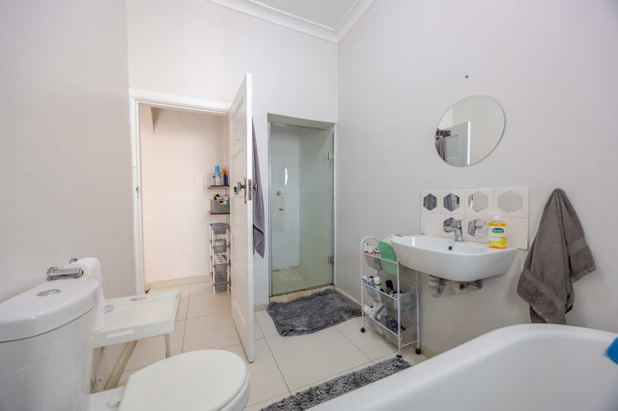 4 Bedroom Property for Sale in Wynberg Upper Western Cape
